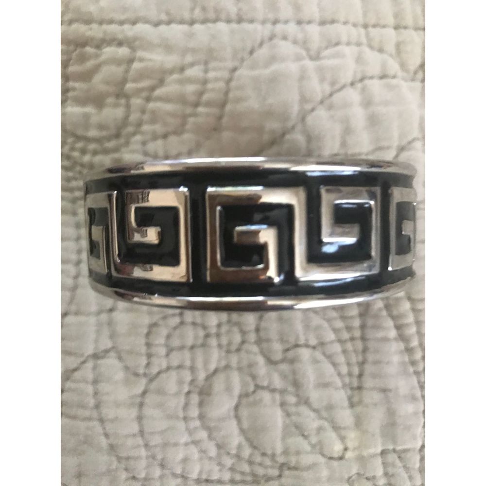 Black and Silver toned hinged Bangle